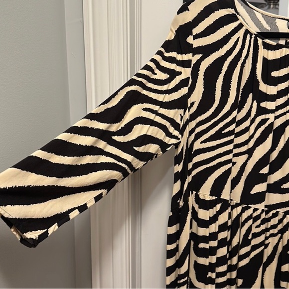 H&M calf length animal print smock dress 🦓 long sleeve 💫 black & cream 🦓 - Picture 3 of 6